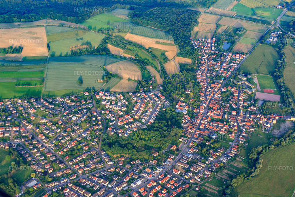 Luftbild: Dorfansicht im Kraichgau aus Nordwesten in Mauer im Bundesland Baden-Württemberg in Deutschland. Foto: IMG_66372.jpg vom 30.05.2014 durch Werner Riehm/FLY-FOTO.de