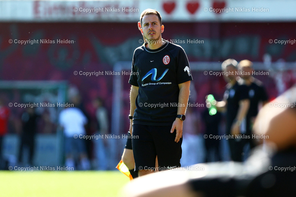 NH_EimsbüttelerTV_TuSDassendorf_OberligaHamburg_01052026 | Can Timo Schultz (Trainer, Eimsbütteler TV)Fußball I Herren I Gamesright Oberliga Hamburg I Saison 2025-2026 I 21. Spieltag I Eimsbütteler TV - TuS Dassendorf I 01.05.2026 I Sportzentrum Hoheluft