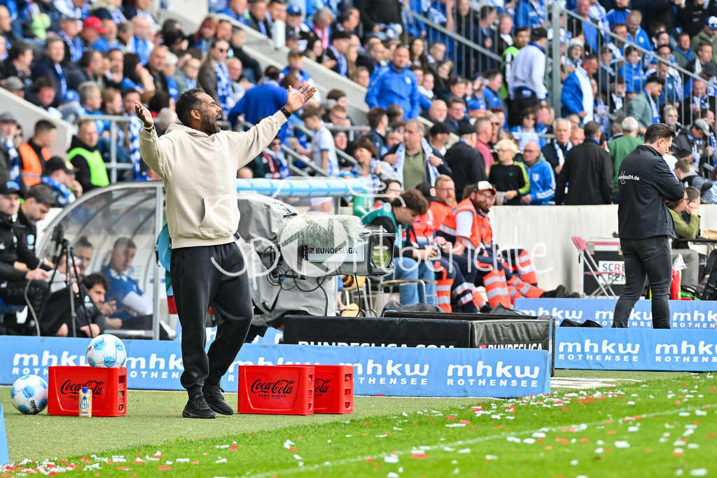 1. FC Magdeburg - Fortuna Düsseldorf | im Bild Daniel THIOUNE Trainer Fortuna Duesseldorf in Aktion / Einzelfoto / Freisteller / 2. Bundesliga: 1. FC Magdeburg - Fortuna Duesseldorf, Avnet-Arena am 18.05.2025 / DFL REGULATIONS PROHIBIT ANY USE OF PHOTOGRAPHS AS IMAGE SEQUENCES AND/OR QUASI-VIDEO