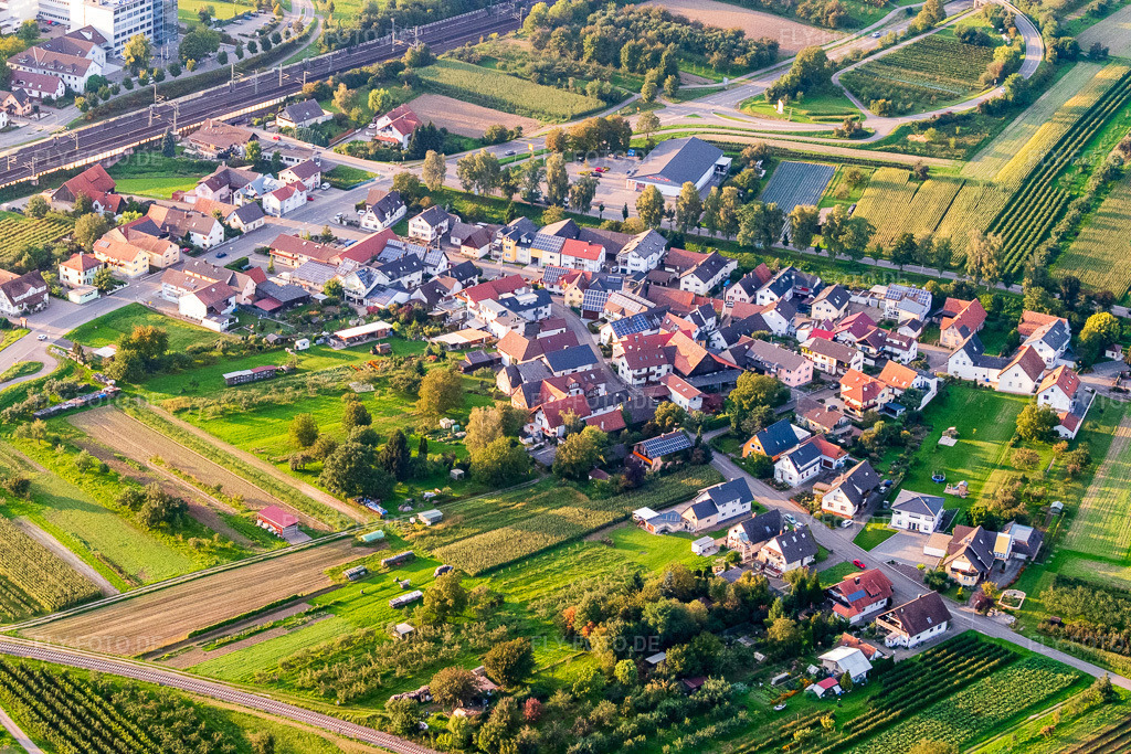 Luftbild: Ortsteil Zimmern von Südosten im Ortsteil Urloffen in Appenweier im Bundesland Baden-Württemberg in Deutschland. Foto: P1010219.jpg vom 15.09.2014 durch Werner Riehm/FLY-FOTO.deAuflösung des Originals: 5472 x 3648 px