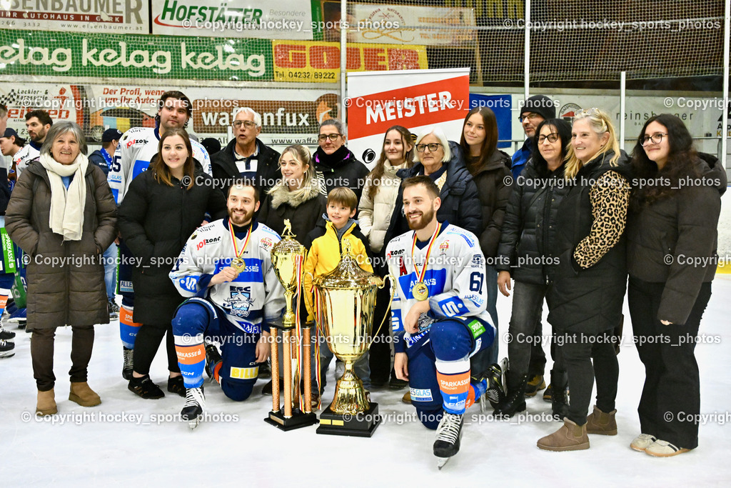 ESC Sparkasse Steindorf Meister 2025/26 | #61 Friedrich Daniel ESC Steindorf, #19 Friedrich Lukas ESC Steindorf mit Familie, ESC Sparkasse Steindorf Meister 2025/26, ESC Sparkasse Steindorf Meister 2025/26 am 08.03.2026 in Althofen (Stadthalle Althofen), Austria, (Photo by Bernd Stefan)