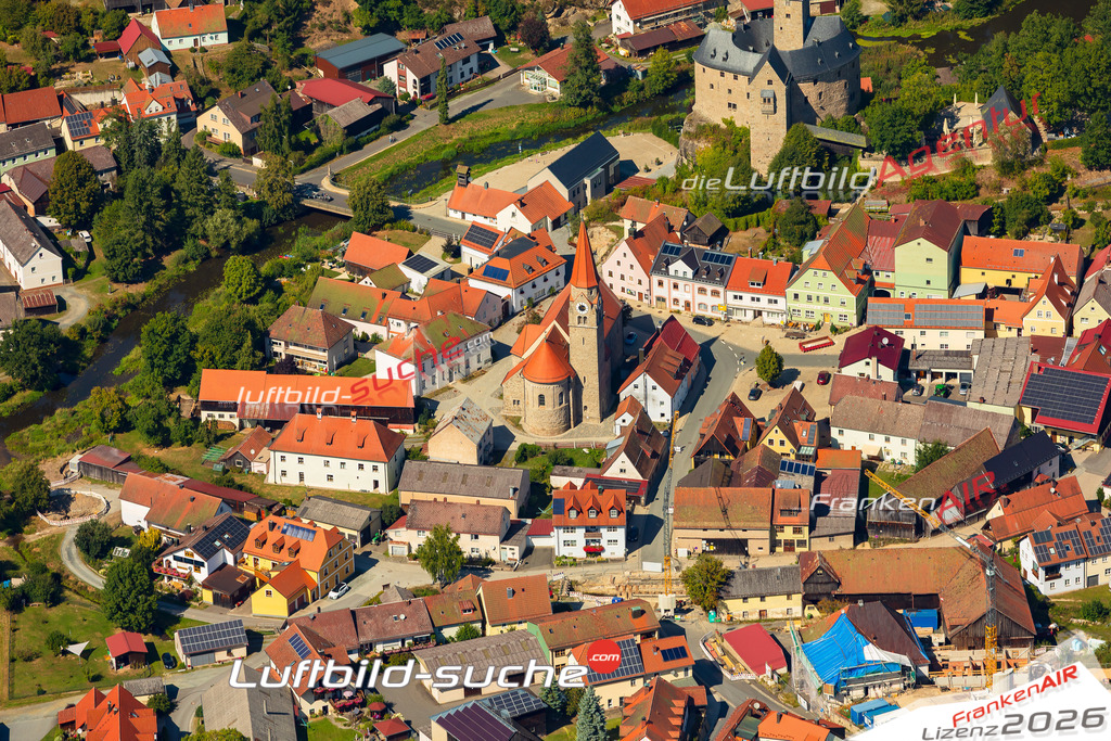 Luftaufnahme Marktplatz Falkenberg - Die Luftaufnahme wurde 2025 vom UL-Flugzeug heraus erstellt ( keine Drohne ) - Hochauflösende Luftaufnahme - für professionelle Ausdrucke geeignet. Die Geschenkidee !Mit Lizenz und Bildrechte bestellbar