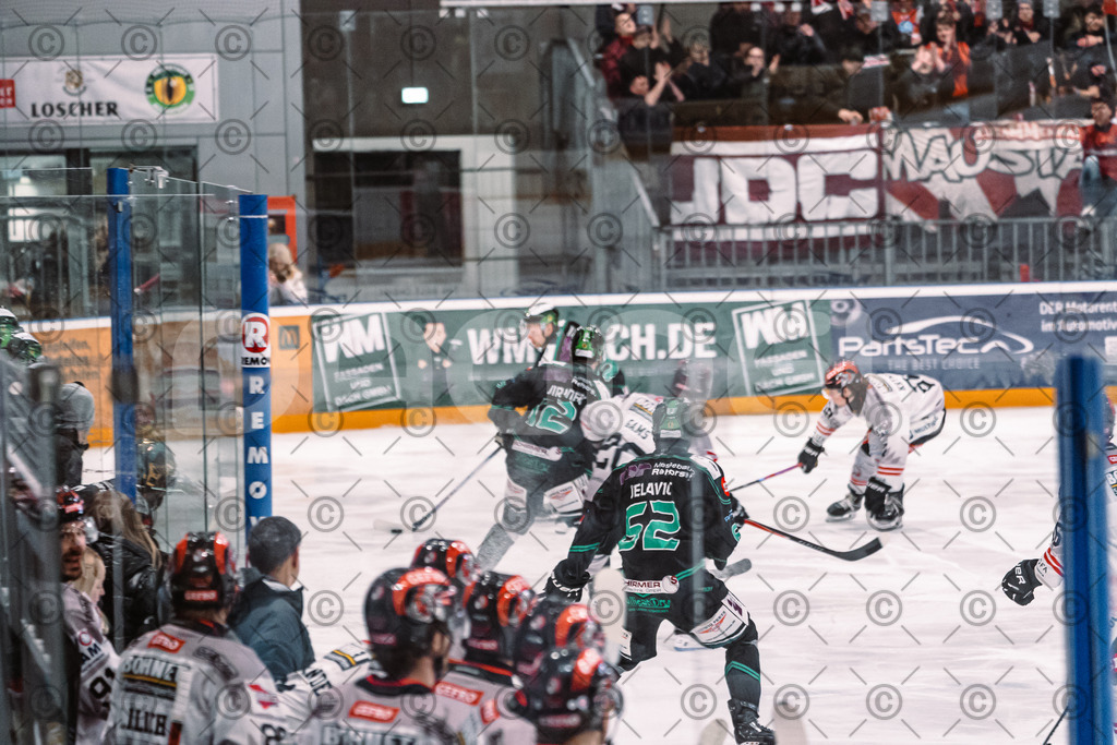 Alligators_vs_Memmingen_05_12_2025-058 | Höchstadt Alligators Fotogalerie: Eishockey-Action aus Franken. Professionelle Spielfotos, Portraits & Stadionbilder zum Download. Jetzt entdecken! - Realisiert mit Pictrs.com