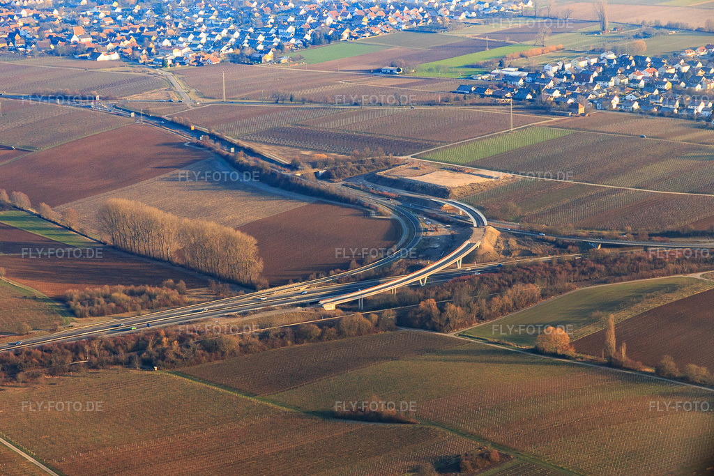 Luftbild: Neubau Anschlusstelle Landau Nord für die B272 an der Autobahn A65 im Ortsteil Dammheim in Landau im Bundesland Rheinland-Pfalz in Deutschland. Foto: IMG_112540.jpg vom 21.01.2019 durch Werner Riehm/FLY-FOTO.de