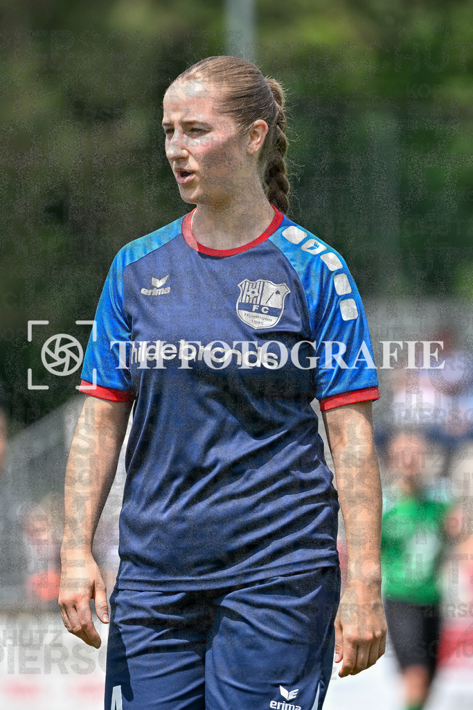 GER, FC Hauingen - SV Waldhaus, Frauen-Fussball, Rothaus Bezirkpokal, Finale, Saison 2024/2025, 29.05.2025 | Lea Daum (FC Hauingen, #04)GER, FC Hauingen - SV Waldhaus, Frauen-Fussball, Rothaus Bezirkpokal, Finale, Saison 2024/2025, 29.05.2025Foto: TH Fotografie/Thomas Hess