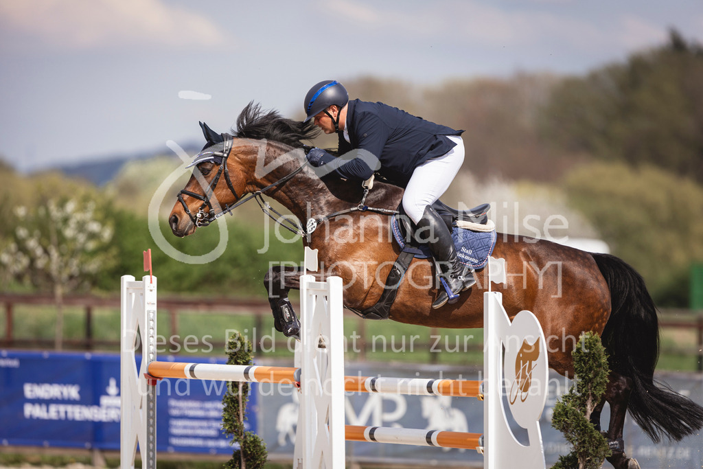 250416_M2-Springen-407 | Deine schönsten Turniermomente als professionelle Fotos! Entdecke hochwertige Pferdesport-Fotografie im Online-Shop. Jetzt Fotos finden & bestellen!