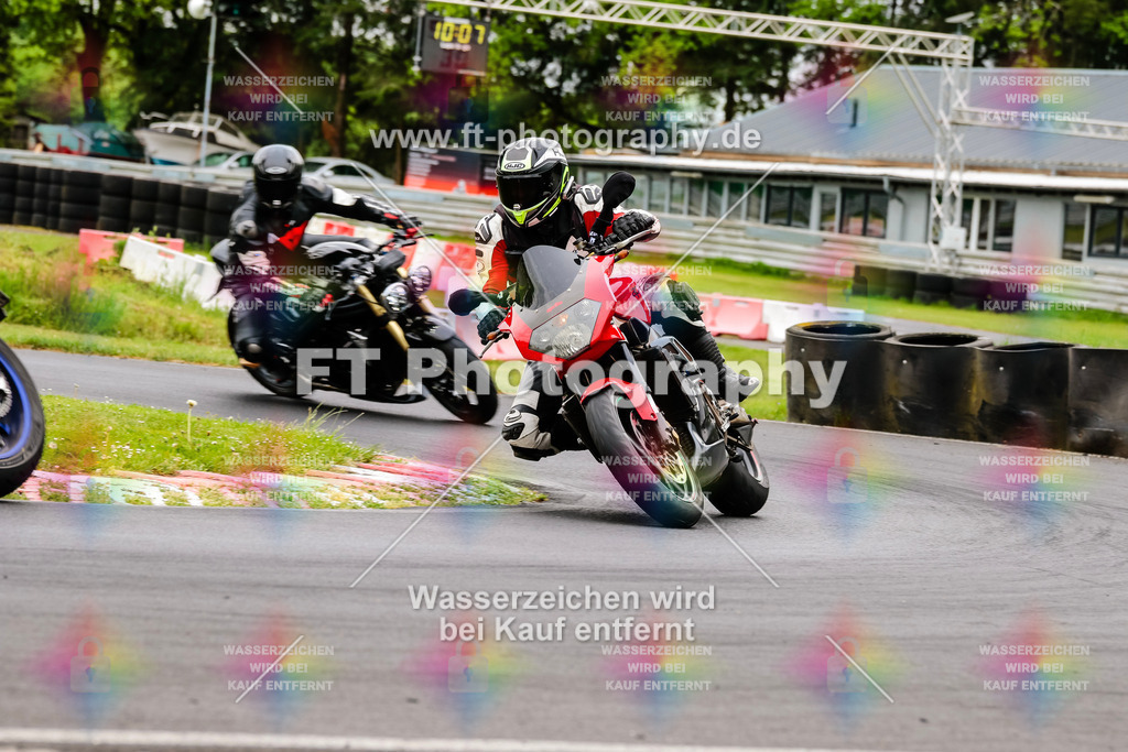MotoTeamVBK-20415 | Hier findet Ihr Bilder von Touristenfahrten auf der Nürburgring Nordschleife oder von anderen Veranstaltungen die ich besucht habe. Viel Spass beim Durch Schauen 