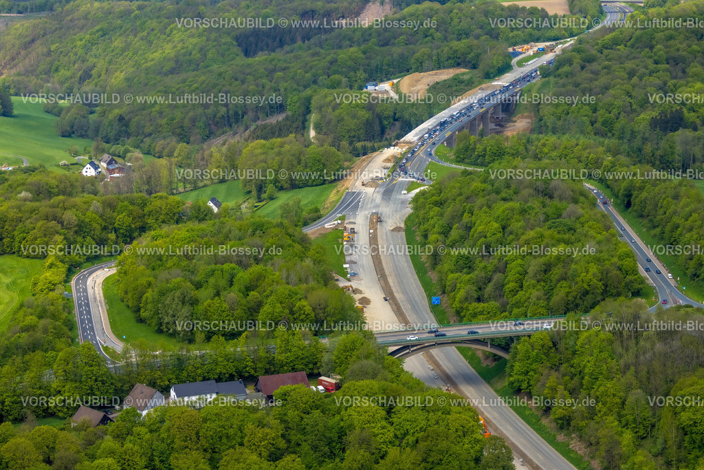 Luedenscheid230501462Rahmedebruecke | Luftbild, gesprengte Autobahnbrücke Rahmede bei Lüdenscheid, Aufräumarbeiten und Schadensermittlung, Lüdenscheid, Sauerland, Nordrhein-Westfalen, Deutschland