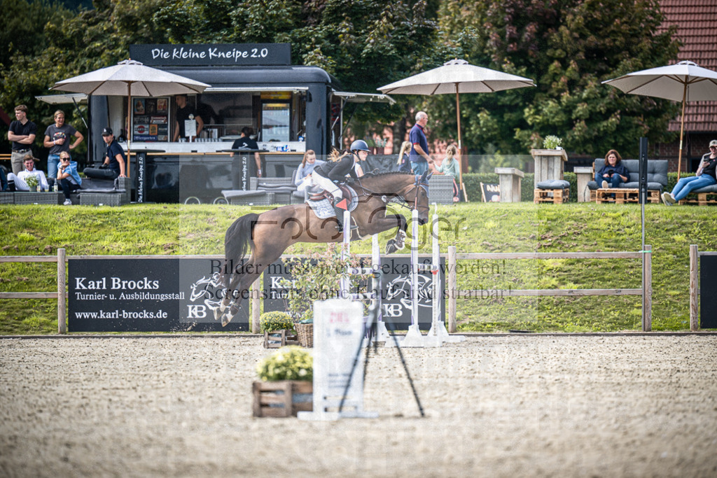 DOS_9455 | Entdecke hochwertige Reitturnierfotos von Foto Oger. Professionell, emotional und authentisch – jetzt Lieblingsmomente im Shop bestellen.Deutschlandweite Turnierfotografie. - Realisiert mit Pictrs.com