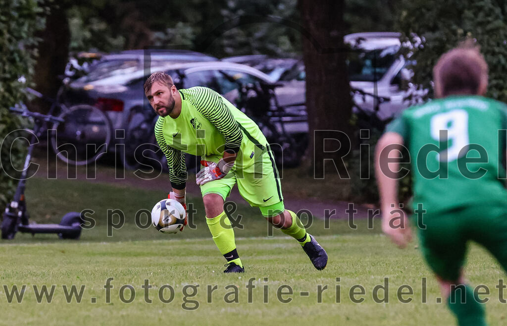 2023-07-25_067_SpVgg_Neuching_gegen_FC_Finsing | Neuching, Deutschland, 25.07.2023:
Fußball, A-Klasse 2023 / 2024, Toto Pokal, SpVgg Neuching gegen FC Finsing, Endergebnis: 2:4

Torwart Daniel Schröder (FC Finsing, #1)

Foto: Christian Riedel / fotografie-riedel.net