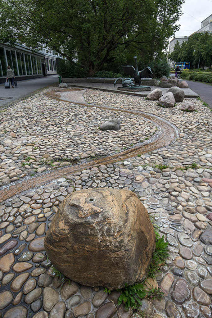Schwanen-Brunnen | Entdecke über 20 Kategorien Leipzig-Motive: Foto-Downloads, hochwertige Poster, Leinwand- & Fine-Art-Prints. Jetzt Lieblingsfoto im Bildlexikon Leipzig Shop bestellen!