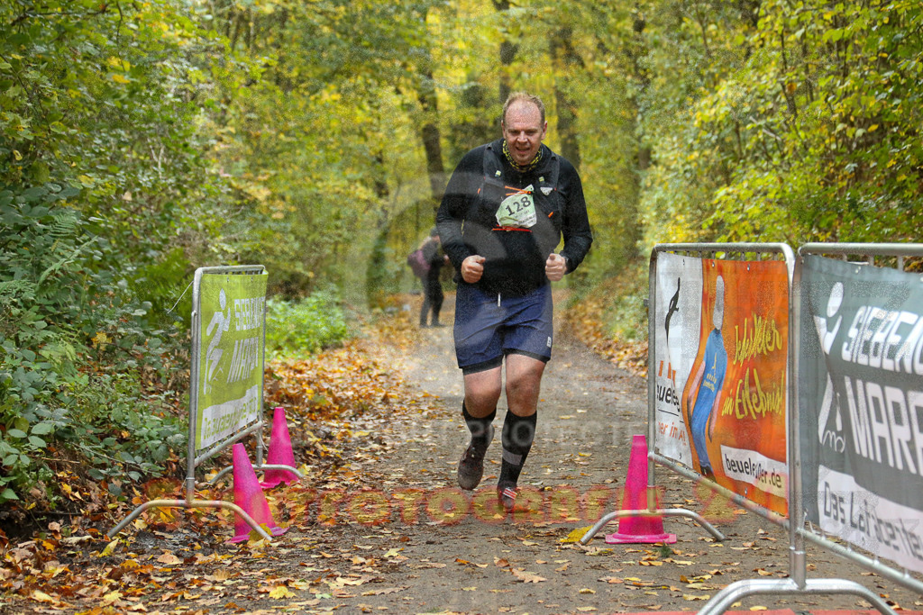 251026_1410_EX1_4146 | Sportfotografie im Rhein-Sieg Kreis, Köln, Bonn, NRW, Rheinland Pfalz, Hessen, etc. Unser Tätigkeitsfeld umfasst den Laufsport vom Volkslauf über den Marathon, Duathlon, Triathon bis zum Ultralauf wie Kölnpfad Ultra oder Schindertrail.