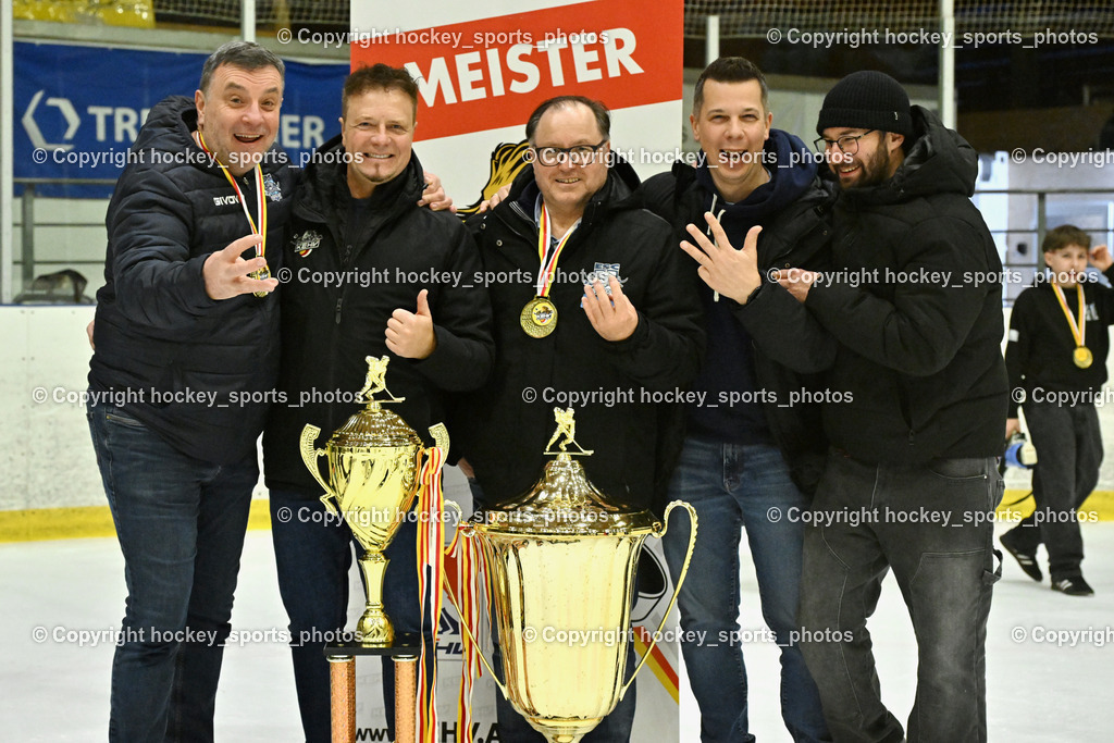 ESC Sparkasse Steindorf Meister 2025/26 | Kärntner Eishockeyverband Präsident Michael Herzog Löschnig, Headcoach ESC Steindorf Mayer Michael, Asisstencoach ESC Steindorf Gasser Daniel, Sportlicher Leiter ESC Steindorf Armin Ratz, Sektionsleiter ESC Steindorf Hans Tschernutter, ESC Sparkasse Steindorf Meister 2025/26, ESC Sparkasse Steindorf Meister 2025/26 am 08.03.2026 in Althofen (Stadthalle Althofen), Austria, (Photo by Bernd Stefan)
