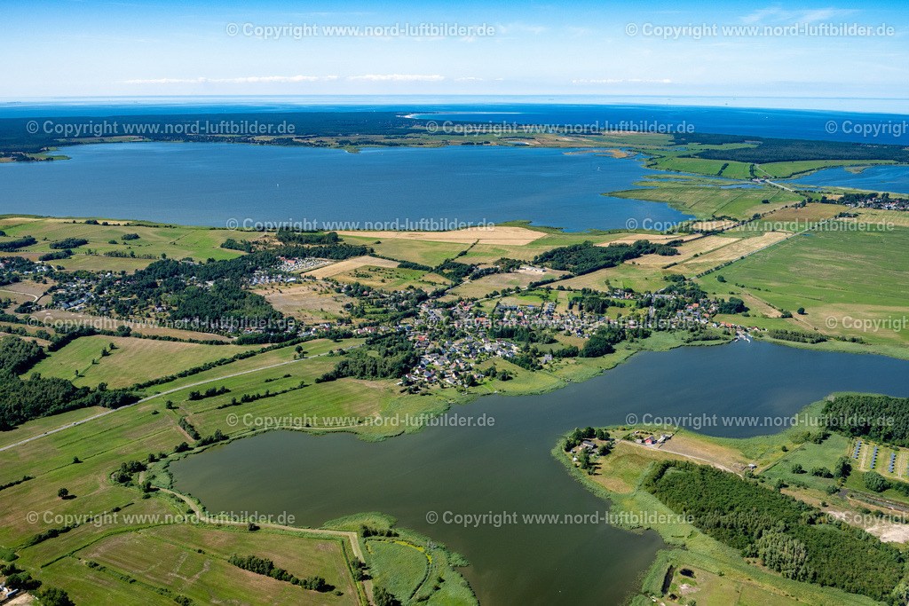 Pruchten_ELS_8744100822 | PRUCHTEN 10.08.2022 Ortsansicht von Pruchten an der Ostseeküste im Bundesland Mecklenburg-Vorpommern, Deutschland. // View of the town of Pruchten on the Baltic Sea coast in the state Mecklenburg-West Pomerania, Germany. Foto: Martin Elsen