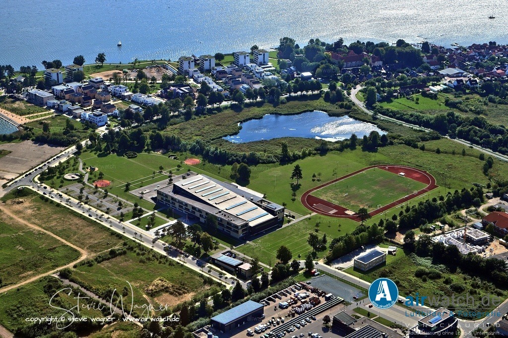 Luftbild Schleswig, Auf der Freiheit, Kaserne Auf der Freiheit, A.P.Moeller Skolen | Auf dieser Fläche entstand die A. P. Møller-Skolen, eine integrierte Gesamtschule mit gymnasialer Oberstufe, die am 1. September 2008 eröffnet wurde. 