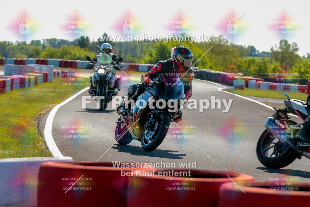 Moto-TeamOBK-21272 | Hier findet Ihr Bilder von Touristenfahrten auf der Nürburgring Nordschleife oder von anderen Veranstaltungen die ich besucht habe. Viel Spass beim Durch Schauen 