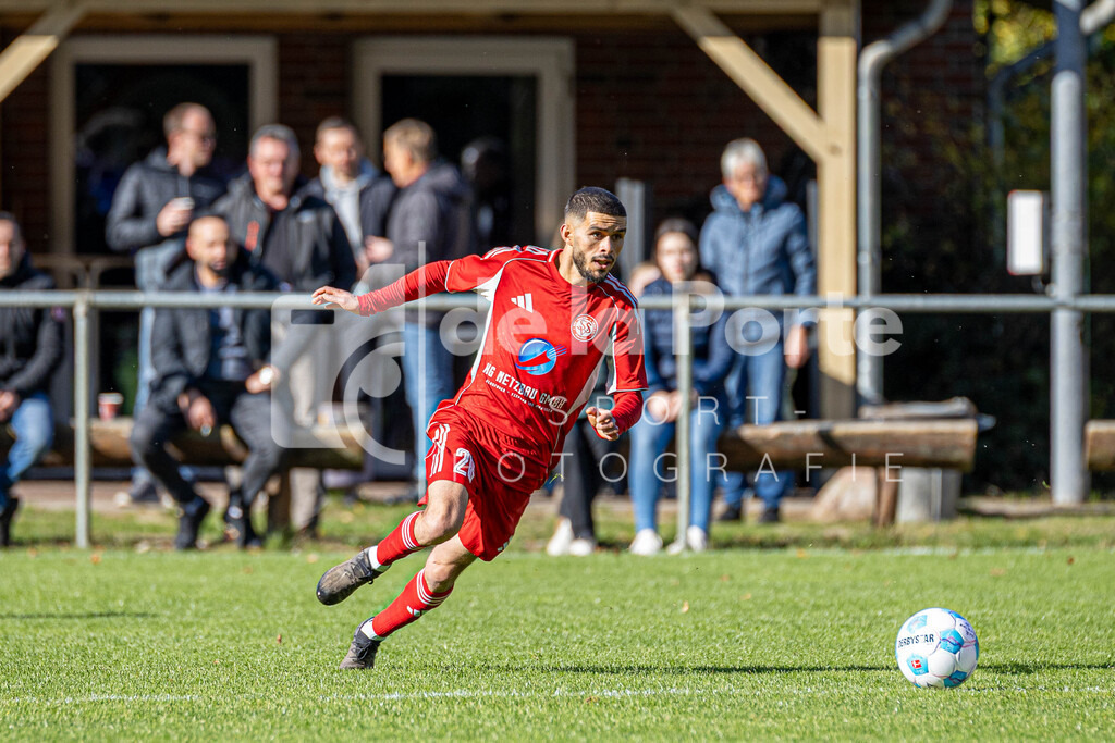 Sperber Veerßen - Abdellaoui_ Ilyes (Solo) vs SV Holdenstedt II 191025 dlP | immodelaporte-sportfotos - Realisiert mit Pictrs.com