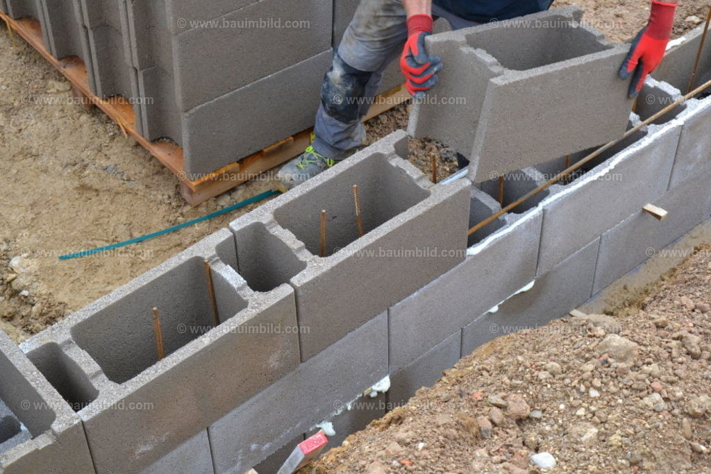 bib-lg07-mauerarbeiten-0081 | Nach LV-Leistungsgruppen sortierte Detailfotos über den Bau eines Hauses. Alle Hausbau-Bilder direkt vom Urheber und Autor der Website Haus-Selber-Bauen.com