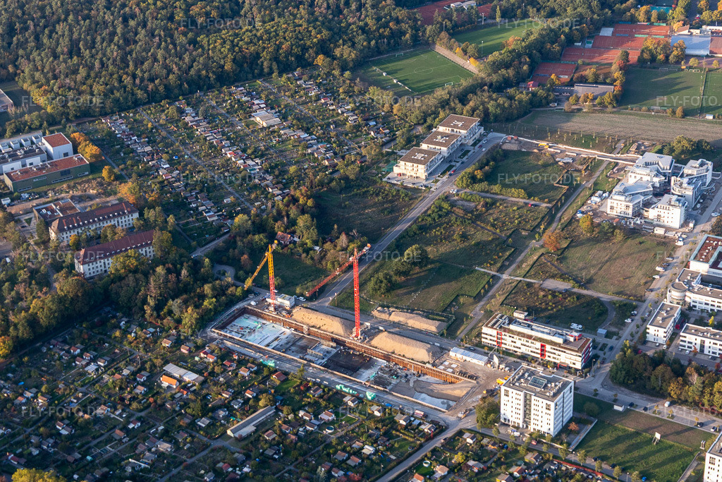 Luftbild: Baustelle im Technologiepark im Ortsteil Rintheim in Karlsruhe im Bundesland Baden-Württemberg in Deutschland. Foto: IMG_123437.jpg vom 19.10.2020 durch Werner Riehm/FLY-FOTO.de