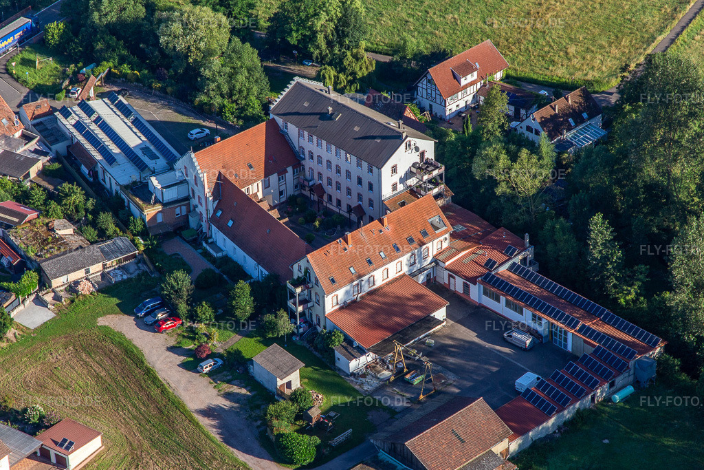 Luftbild: Jürgen Hans GmbH in der Neumühle in Offenbach an der Queich im Bundesland Rheinland-Pfalz in Deutschland. Foto: IMG_142463.jpg vom 09.07.2024 durch Werner Riehm/FLY-FOTO.de