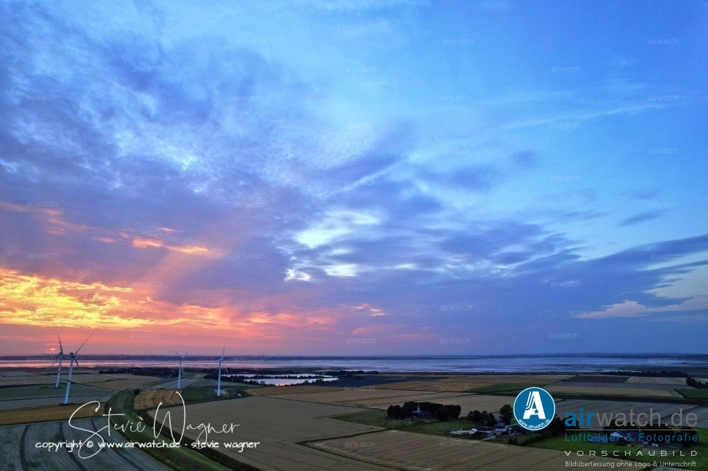 Windpark - Simonsberg | Entdecken Sie atemberaubende Luftbilder und Fotografien auf airwatch.de - Tauchen Sie ein in eine Welt voller faszinierender Aufnahmen aus der Vogelperspektive.