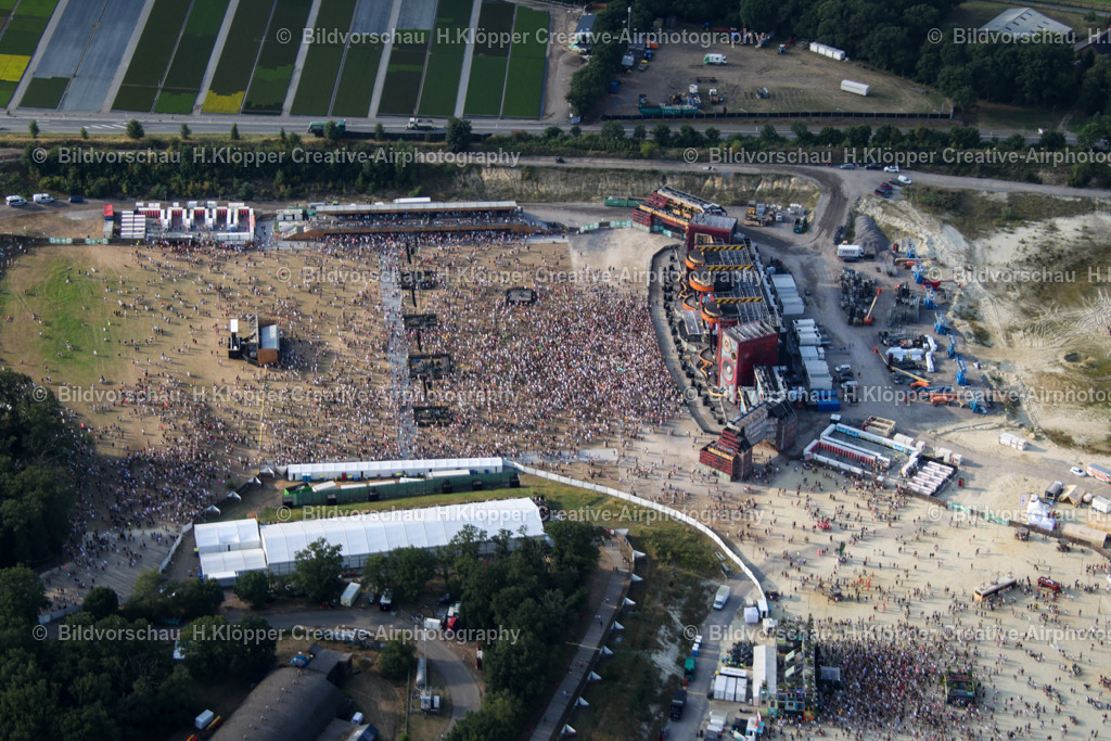 Weeze Parookaville 2022_ Creative_Airphotography H.Klöpper-6118 | Parookaville 2022 Weeze. Das größte Elektro Event Festival mit 220.000 Besucher. Zeltstadt - Realisiert mit Pictrs.com