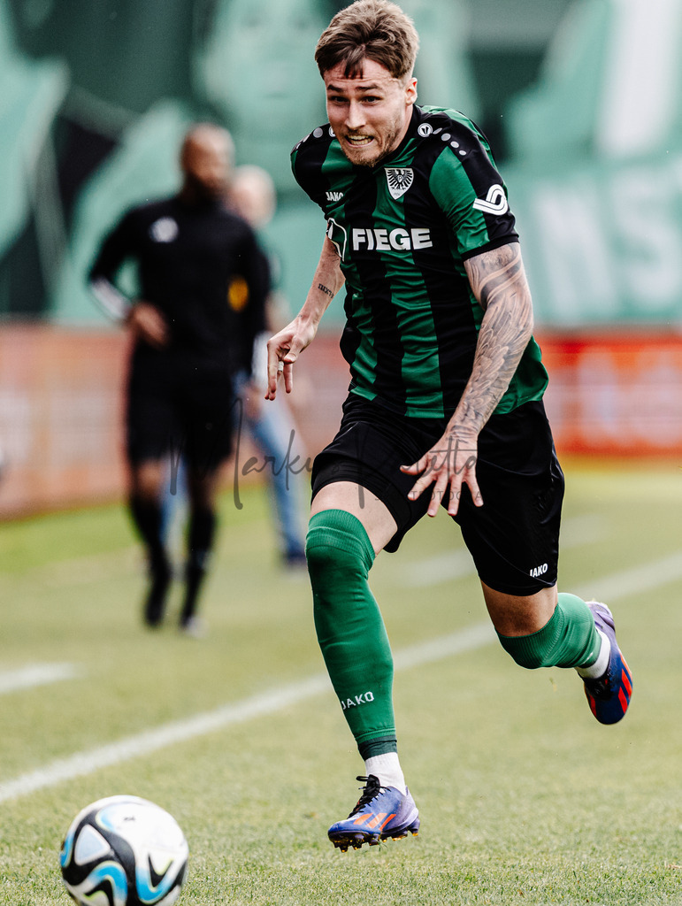 3. Liga, Saison 2023/24, 32. Spieltag: SC Preußen Münster - Jahn Regensburg | Münster, 06.04.2024: 3. Liga, 32. Spieltag, SC Preußen Münster gegen Jahn Regensburg im LVM-Preußenstadion in Münster. Foto: sportfotografie.ms | Markus Paletta - Realisiert mit Pictrs.com