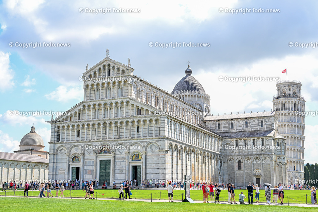 Italien_ Toscana_ Pisa_ 28.05.2024-4 | 28.05.2024, Italien, ITA, Toskana, Pisa im Bild Stadtansichten, Gebäude, Architektur, Touristen, Historisch, Souvenier, Turm, Dom, Piazza, schief


Pisa ist eine Stadt in Italien, gelegen in der Toskana am Arno. Wahrzeichen ist der als Schiefer Turm von Pisa bekannte Campanile des Doms auf der Piazza dei Miracoli im Norden des Stadtzentrums. 
Quelle: Wikipedia
