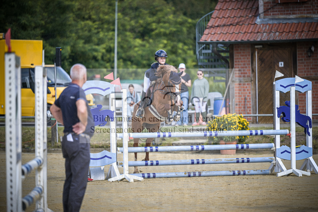 DOS_2132 | Entdecke hochwertige Reitturnierfotos von Foto Oger. Professionell, emotional und authentisch – jetzt Lieblingsmomente im Shop bestellen.Deutschlandweite Turnierfotografie. - Realisiert mit Pictrs.com