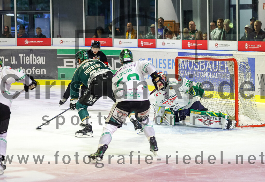 2025-09-21_105_TSV_Erding_gegen_Hoechstadter_Alligators | Erding, Deutschland, 21.09.2025:Eishockey, Oberliga Süd 2025 / 2026, 2. Spieltag, TSV Erding gegen Höchstadter Alligators, Endergebnis: 3:4Foto: Christian Riedel / fotografie-riedel.net