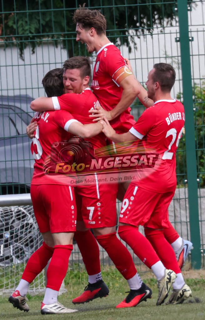Bünder SV - TV Elverdissen | Auf dem Bild zu sehen: rot Bünder SV: Jubel 1:0 durch Denis MüllerBünder SV, TV Elverdissen, Saison 26/27, Kreisliga A, Bünde, Deutschland - Realisiert mit Pictrs.com