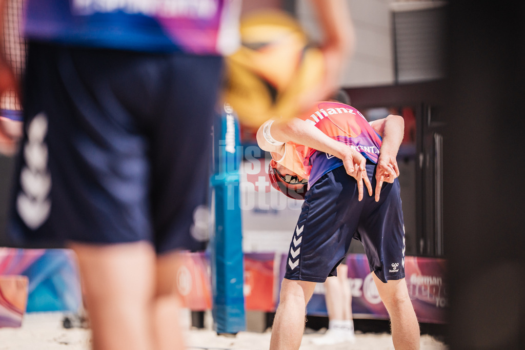 Beachvolleyball | Männer | Allianz German Beach Tour 2025 | Tourstop Bremen | 13.06.2025 | Yannick Harms gibt Zeichen
