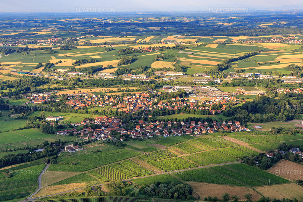 Aerial view: View of the town from the north in the district Altenstadt in Wissembourg in the state Bas-Rhin, France. – Photo: IMG_120921.jpg taken on 06/26/2020 by Werner Riehm/FLY-FOTO.com – Resolution of the original: 4979 x 3320 px