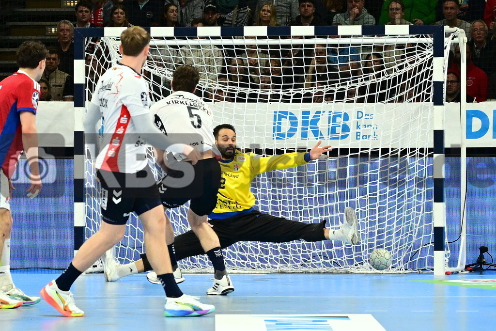 KBS Picture_HSVH-SGFl-Handewitt_019 | v.v. Kirkeloekke Niclas (SG Fl.-Handewitt) , El Tayar Mohamed (HSV Hamburg) ,Sportarena :  Barclays Arena Hamburg, - Realisiert mit Pictrs.com