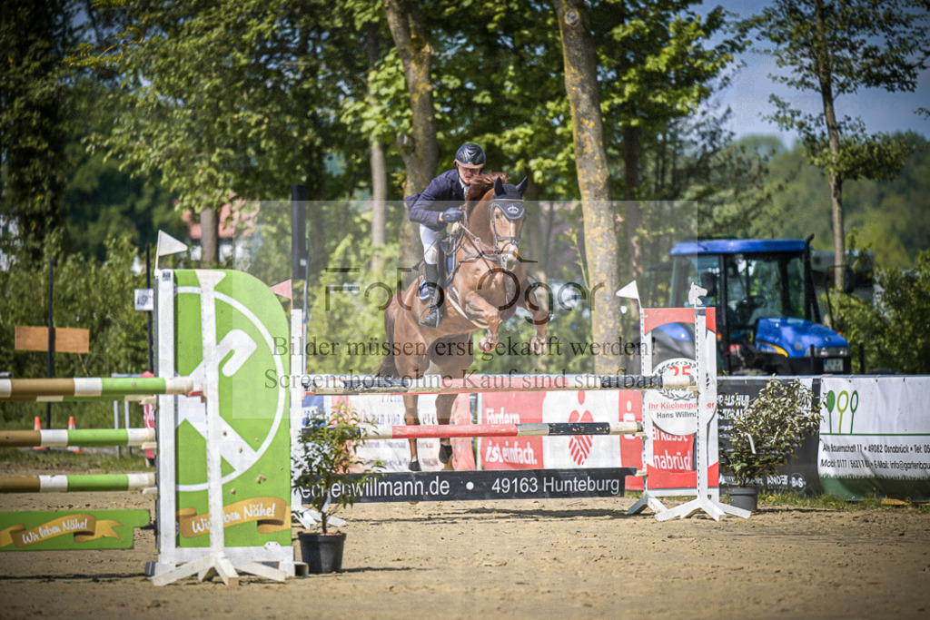 DOS_7752 | Entdecke hochwertige Reitturnierfotos von Foto Oger. Professionell, emotional und authentisch – jetzt Lieblingsmomente im Shop bestellen.Deutschlandweite Turnierfotografie. - Realisiert mit Pictrs.com