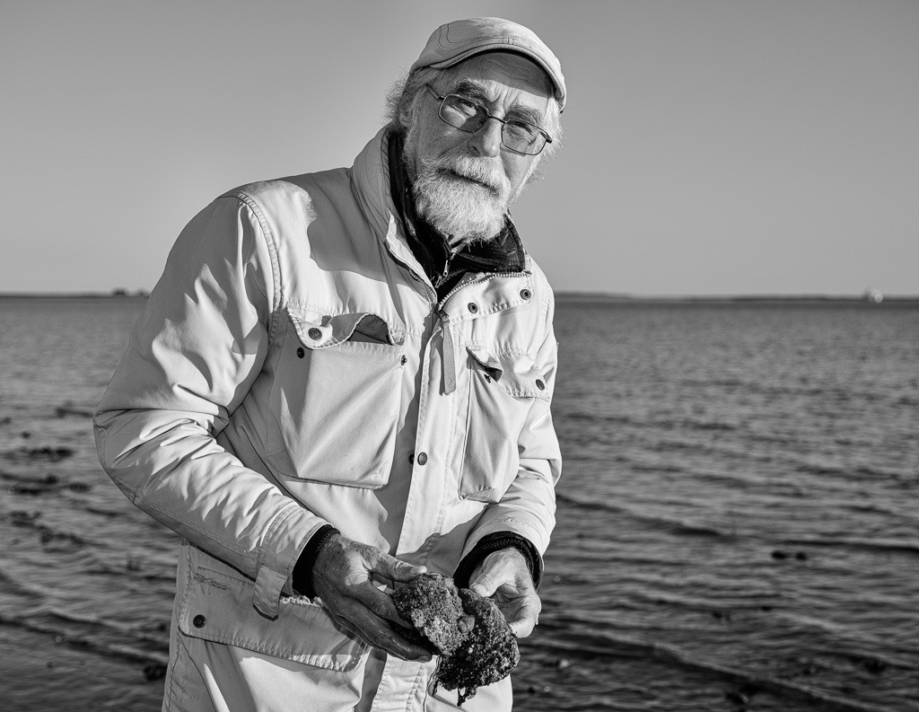 Prof. Dr. Karsten Reise, Meeresbiologe und Küstenforscher © Holger Rüdel | Der Online-Shop von Holger Rüdel. Ausgewählte Fotografien als FineArt-Prints bestellen: Bildreportagen, Landschaften, Wildlife, History, Infrarot-Motive in Schwarzweiß und Verschiedenes.  - Realisiert mit Pictrs.com