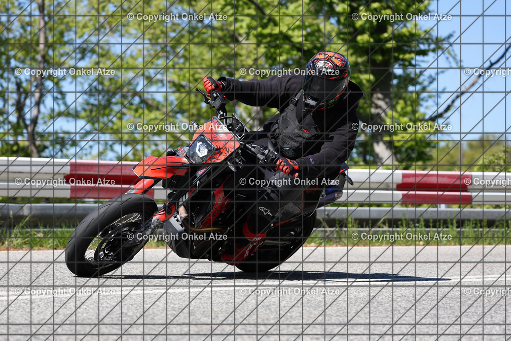 IMG_9894 | Fotograf am Kyffhäuser. Onkel Atze. Kyffhäuser Rennstrecke. Café36. Motorsportfotografie. - Realisiert mit Pictrs.com