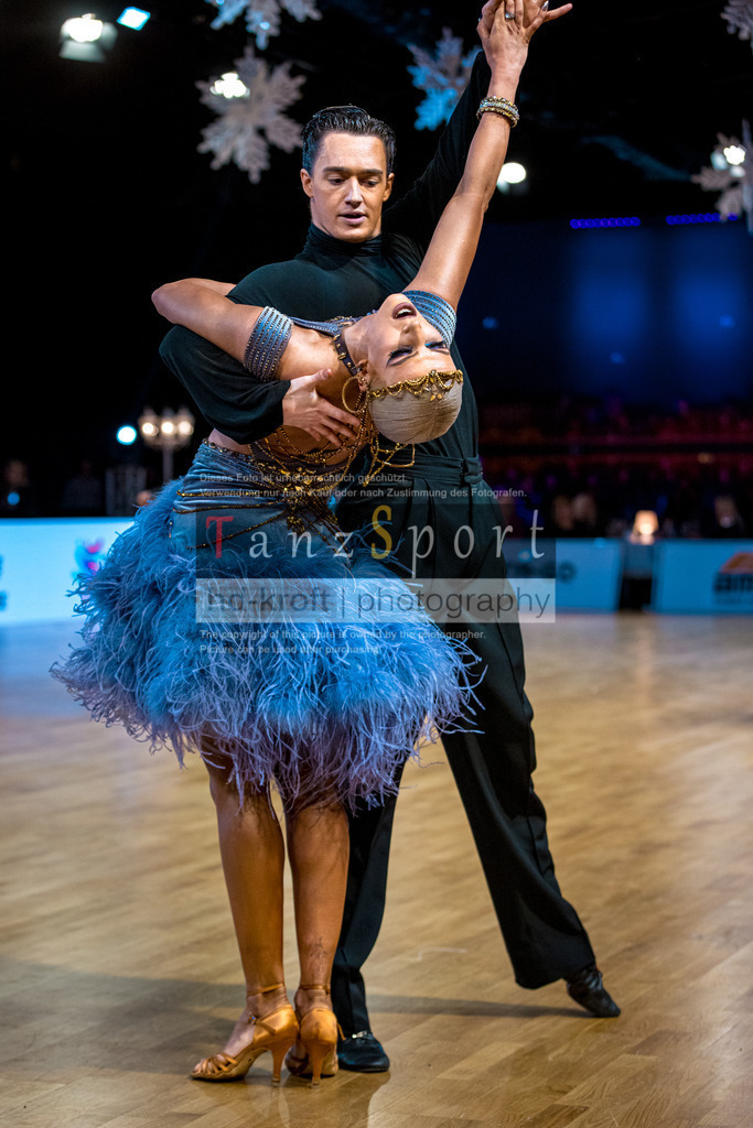 20251213_Baltic-GP_2120-2 | Tanzsportbilder, Standardtanz, Lateintanz, WDSF, DTV, LTVB, dancecomp, goc, hessen tanzt, blaues band der spree, walzer, tango, wiener walzer, slowfox, quickstepp, samba, rumba, cha-cha-cha, paso doble. jive, hd-kroft photography, turniertanzsport