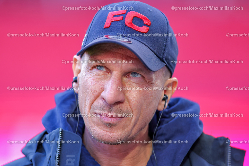 1FC30112401002 | 30.11.2024, Fußball, 1. FC Köln - Hannover 96, 2. Fußball Bundesliga, RheinEnergieSTADION, Saison 2024 2025: Trainer Gerhard Struber (Cheftrainer 1.FC Köln)DFB regulations prohibit any use of photographs as image sequences and or quasi-video.