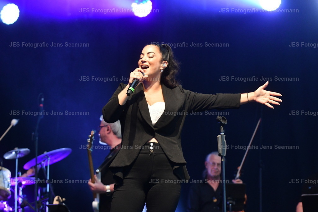 2026_Deborah Lee und the news_One Moment time Whitney Houston__0214 | Fotograf Jens Seemann - Realisiert mit Pictrs.com