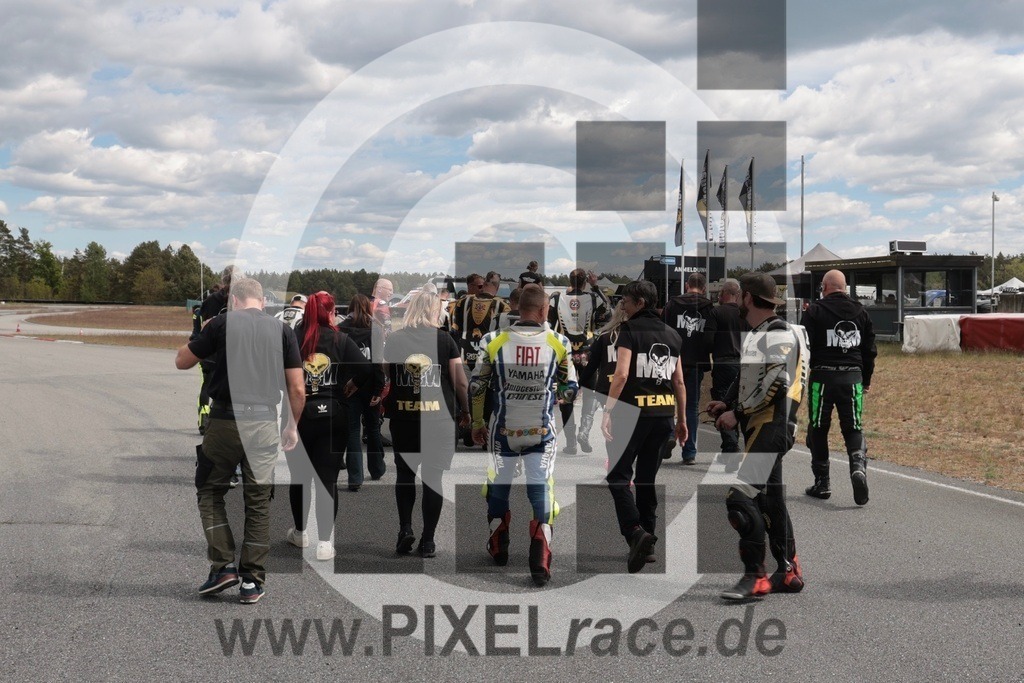 team-20250509_10950 | Schöne Erinnerungen an spannende Momente - das festzuhalten ist unser Job. PIXELrace.de ist seit 2003 auf den Rennstrecken Europas unterwegs um die Action draußen beim Fahren und die wunderbare Stimmung imm Fahrerlager für euch einzufangen.