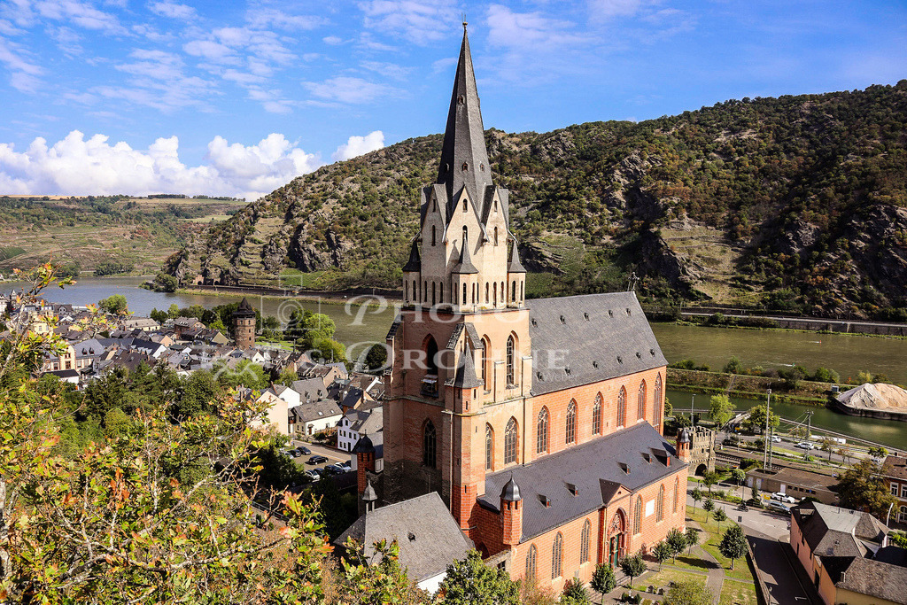 Oberwesel-42 | Die Liebfrauenkirche in Oberwedel am Rhein ist eine der bedeutendsten Kirchen am Mittelrhein. - Realisiert mit Pictrs.com