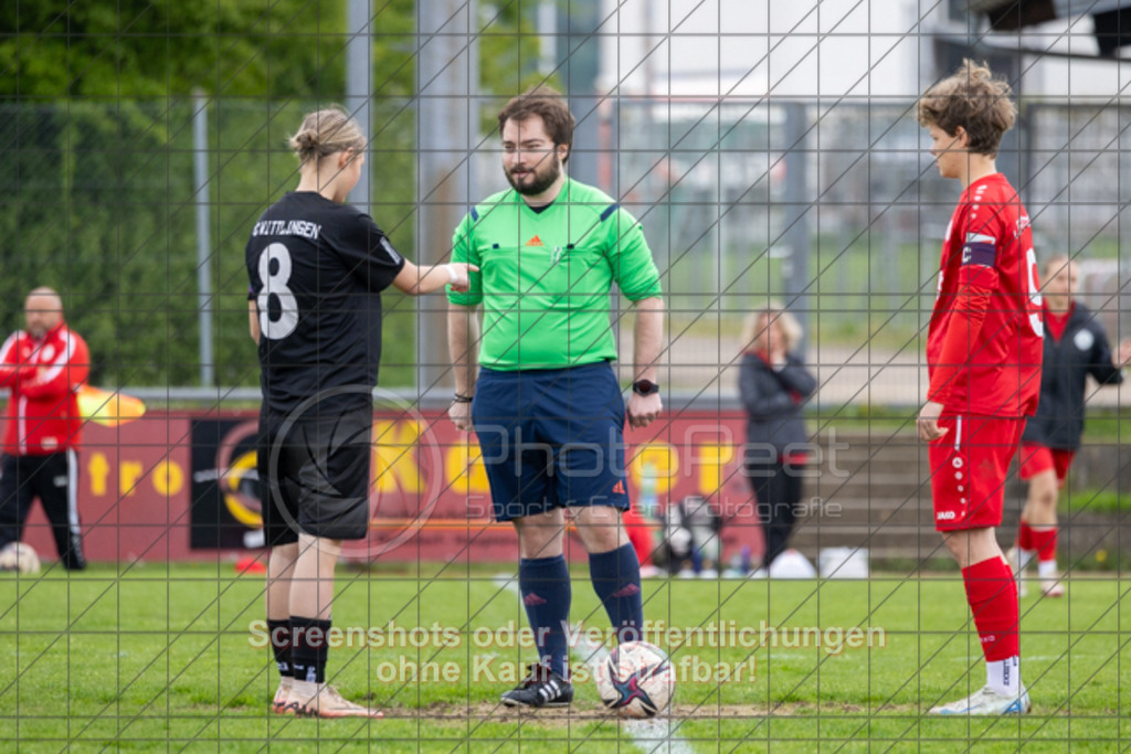 20250426_140122_0075 | #,1.FC Donzdorf (rot) vs. FC Wittlingen (schwarz), Fussball, EnBW-Oberliga B -Juniorinnen, 20. Spieltag, Saison 2024/2025, Rasenplatz, Lautertal Stadion, Süßener Straße 16, 73072 Donzdorf, 26.04.2025 - 14:00 Uhr,Foto: PhotoPeet-Sportfotografie/Peter Harich