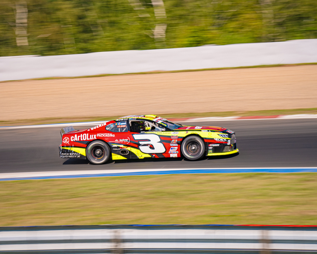 _DSC8715 | Exklusive Motorsport-Fotografie aus Leipzig von TXO Media – für Rennfahrer, Teams & Sponsoren. Sausemuth liefert starke Bilder, die Emotion zeigen. Jetzt buchen & glänzen! - Realisiert mit Pictrs.com