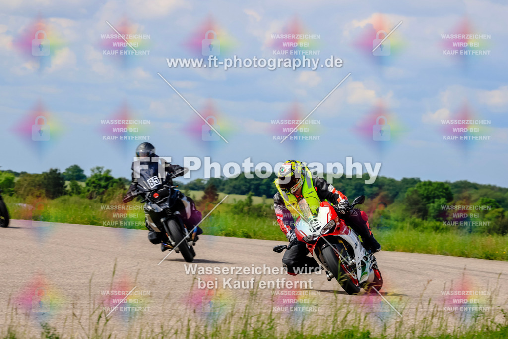 MotoTeam-0751 | Hier findet Ihr Bilder von Touristenfahrten auf der Nürburgring Nordschleife oder von anderen Veranstaltungen die ich besucht habe. Viel Spass beim Durch Schauen 