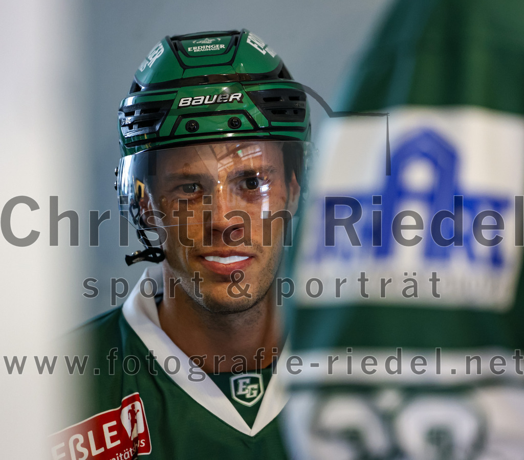 2023-09-10_006_TSV_Erding_gegen_EHC_Klostersee | Erding, Deutschland, 10.09.2023:
Eishockey, Bayernliga 2023 / 2024, Testspiel, TSV Erding gegen EHC Klostersee, Endergebnis: 10:1

Mark Waldhausen (Erding Gladiators, #27)

Foto: Christian Riedel / fotografie-riedel.net