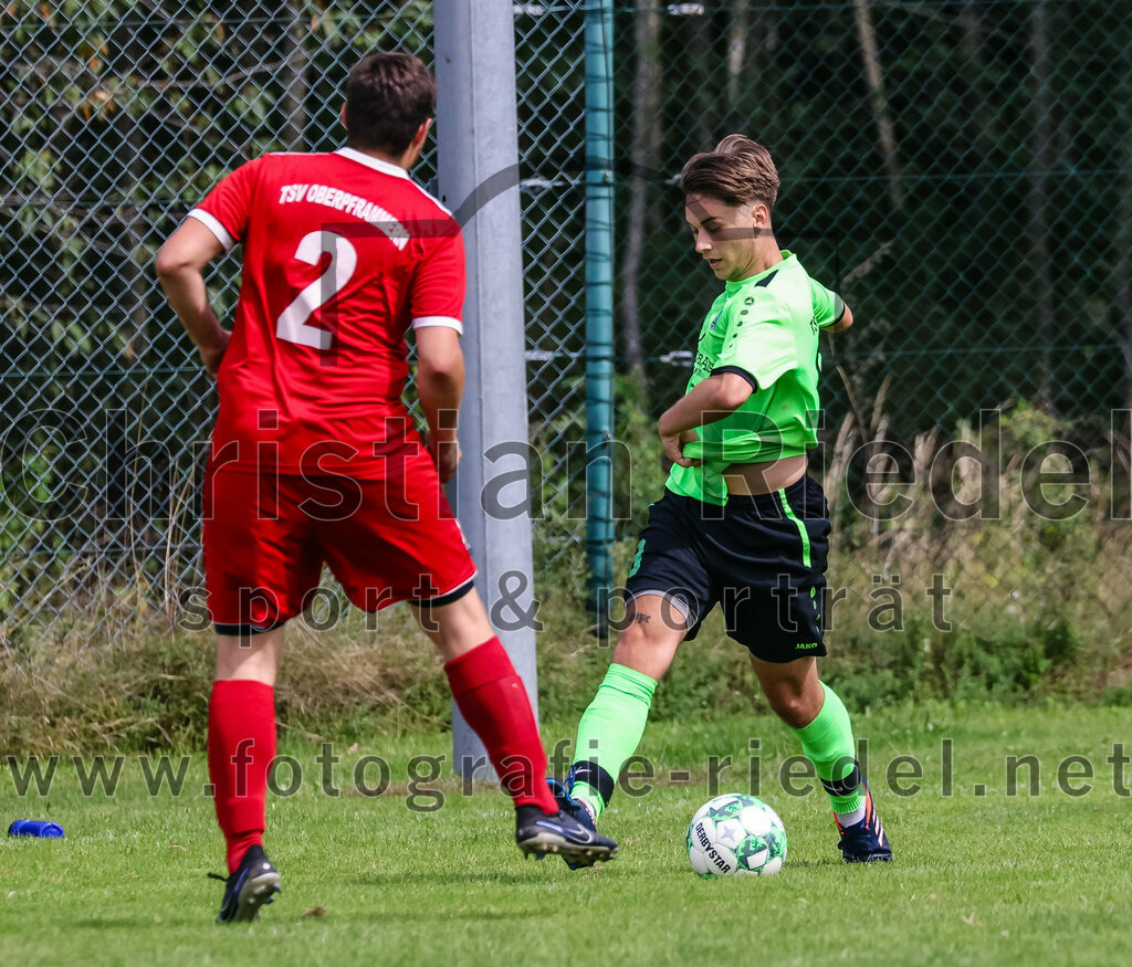 2023-09-03_006_TSV_Oberpframmern_II_gegen_TSV_Hohenbrunn_II | Oberpframmern, Deutschland, 03.09.2023:
Fußball, B-Klasse 2023 / 2024, 3. Spieltag, TSV Oberpframmern II gegen TSV Hohenbrunn II, Endergebnis: 0:2

Thomas Kronester (TSV Oberpframmern, #2), Maik Barkic (TSV Hohenbrunn, #9)

Foto: Christian Riedel / fotografie-riedel.net