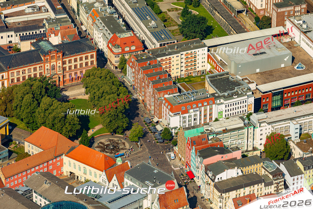 Schöne Luftaufnahme als Geschenk in Universitätsplatz Rostock - Die Luftbildaufnahme wurde 2025 vom UL-Flugzeug heraus erstellt ( keine Drohne ) - Hochauflösende Luftaufnahme -Nicht vergleichbar mit Google Maps oder Satelittenbilder- Die Geschenkidee !Mit Lizenz und Bildrechte bestellbar
