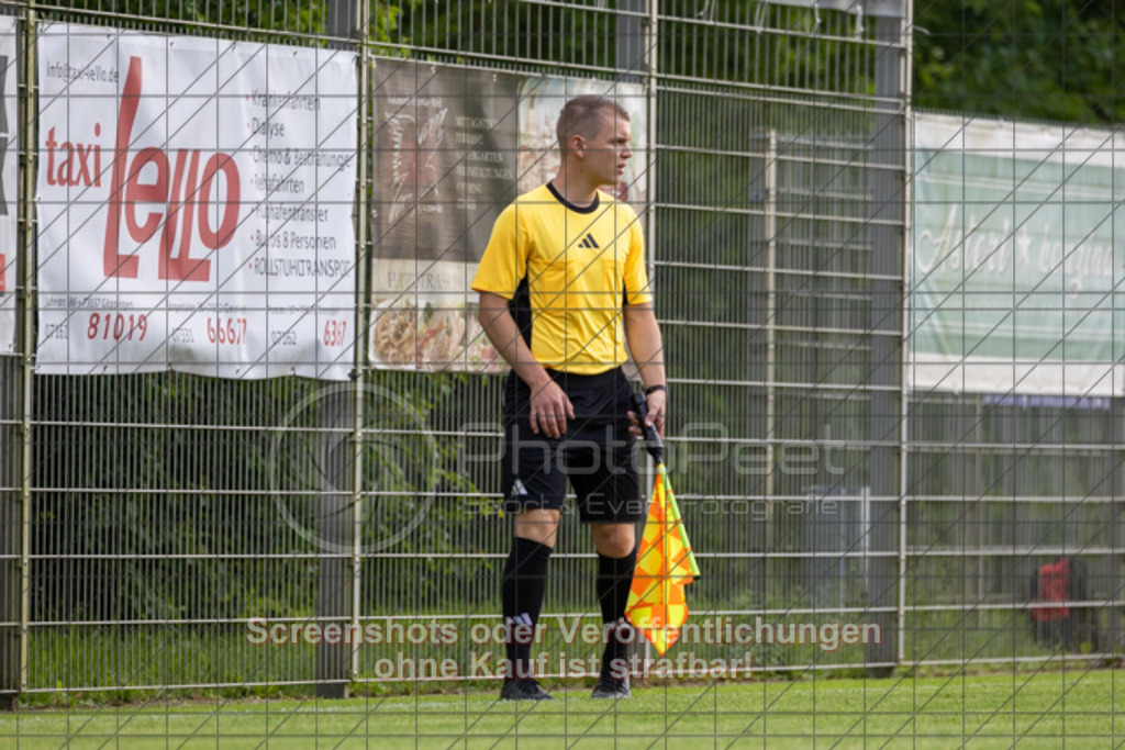 20250616_183457_0208 | #,  TV Eybach (weiß) vs. 1.FC Donzdorf II (rot), Fussball, Entscheidungsspiel 3 in Kreisliga A3 - Bezirk Neckar/Fils, Saison 2024/2025, Rasensportplatz, Staufenecker Str. 41, 73084 Salach, 16.06.2025 - 18:30 Uhr,Foto: PhotoPeet-Sportfotografie/Peter Harich