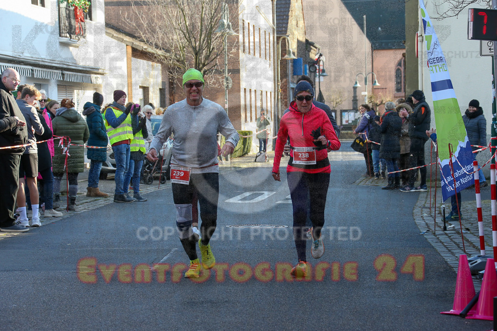 241201_1247_EX1_3329 | Sportfotografie im Rhein-Sieg Kreis, Köln, Bonn, NRW, Rheinland Pfalz, Hessen, etc. Unser Tätigkeitsfeld umfasst den Laufsport vom Volkslauf über den Marathon, Duathlon, Triathon bis zum Ultralauf wie Kölnpfad Ultra oder Schindertrail.